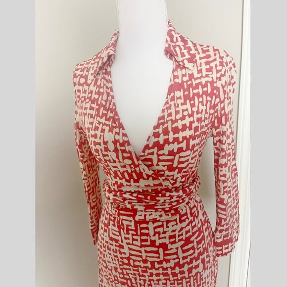 Diane Von Furstenburg Red 100% Silk Wrap Dress 4 - Picture 4 of 6